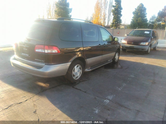 2002 TOYOTA SIENNA XLE VIN: 4T3ZF13C82U430570