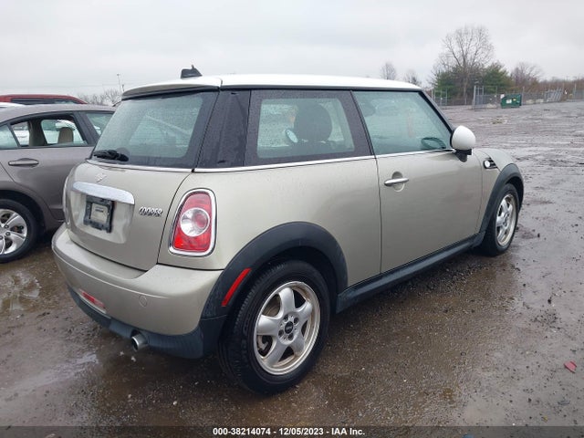 2011 MINI COOPER WMWSU3C50BT094210 Photo 3