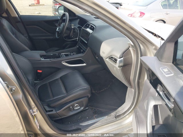 2019 JAGUAR F-PACE SADCK2FX6KA610610 Photo 4
