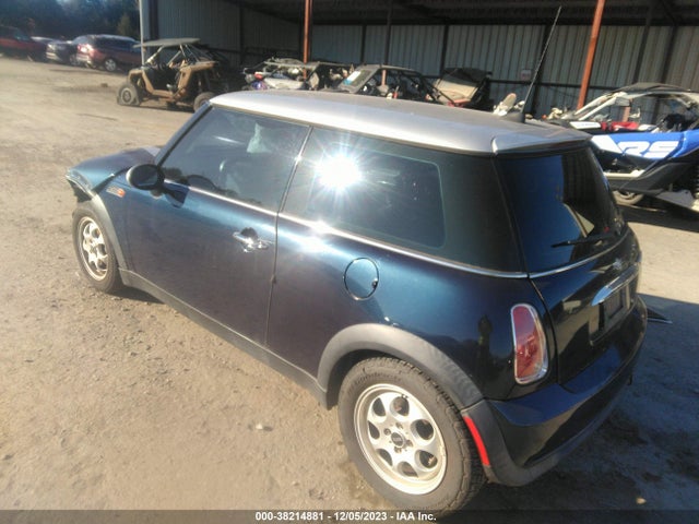 2006 MINI COOPER WMWRC33586TJ77813 Photo 2