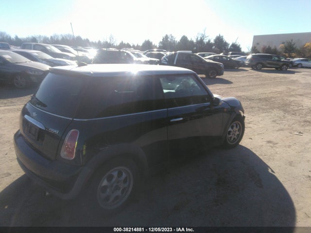 2006 MINI COOPER WMWRC33586TJ77813 Photo 3