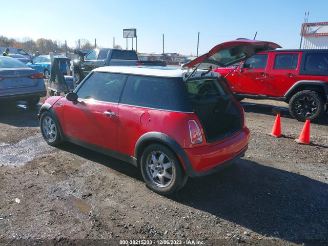 2006 MINI COOPER WMWRC33506TK15714 Photo 2