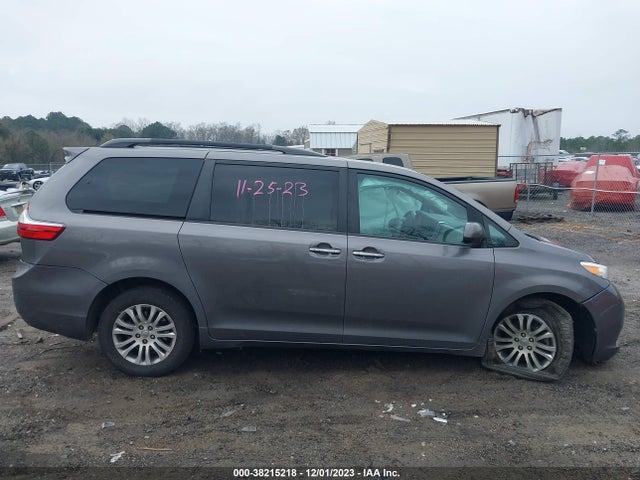Toyota Sienna Xle 8 Passenger 2017 5TDYZ3DC3HS883115 Image 14