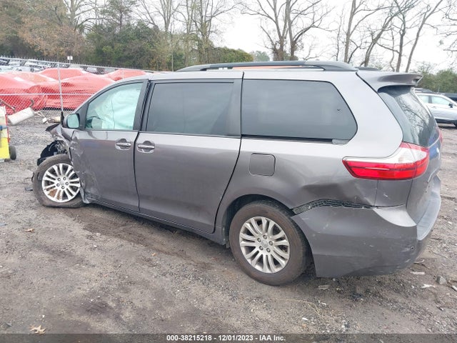 Toyota Sienna Xle 8 Passenger 2017 5TDYZ3DC3HS883115 Image 3