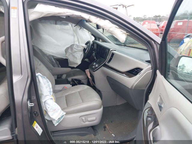 Toyota Sienna Xle 8 Passenger 2017 5TDYZ3DC3HS883115 Image 5