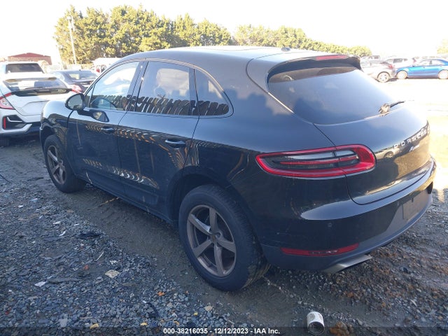 2018 PORSCHE MACAN WP1AA2A56JLB17913 Photo 2