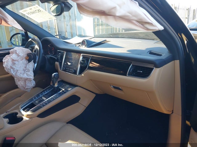 2018 PORSCHE MACAN WP1AA2A56JLB17913 Photo 4