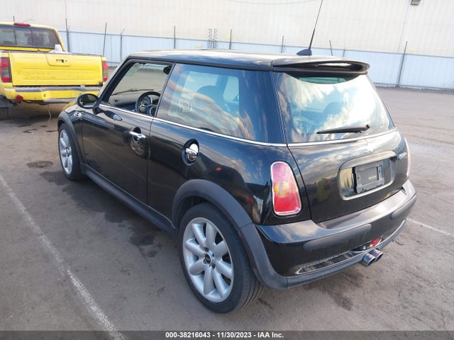 2005 MINI COOPER S WMWRE33535TG99339 Photo 2