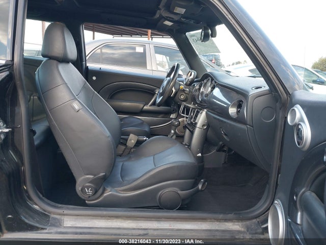 2005 MINI COOPER S WMWRE33535TG99339 Photo 4