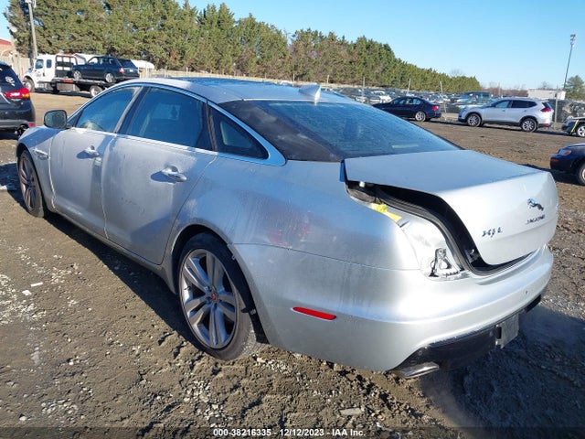 2016 JAGUAR XJ SAJWJ2GDXG8W03305 Photo 2
