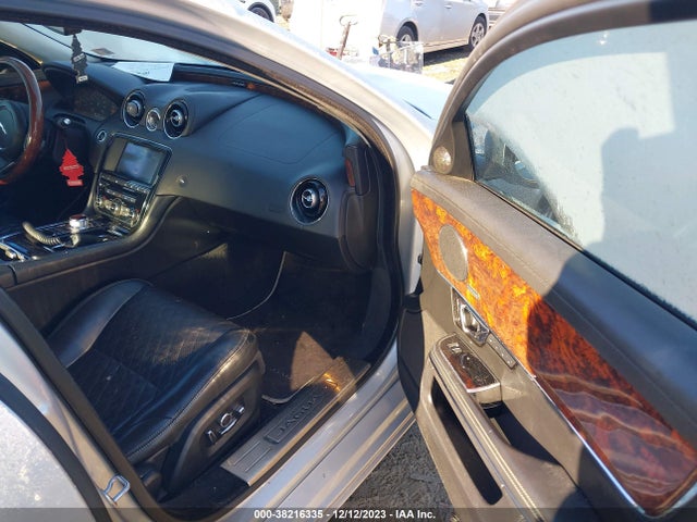 2016 JAGUAR XJ SAJWJ2GDXG8W03305 Photo 4