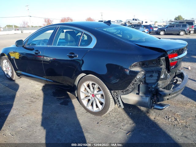 2015 JAGUAR XF SAJWA0FS7FPU87635 Photo 2