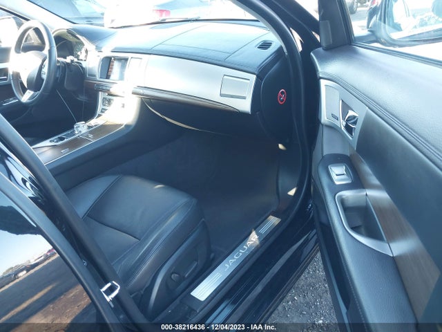 2015 JAGUAR XF SAJWA0FS7FPU87635 Photo 4