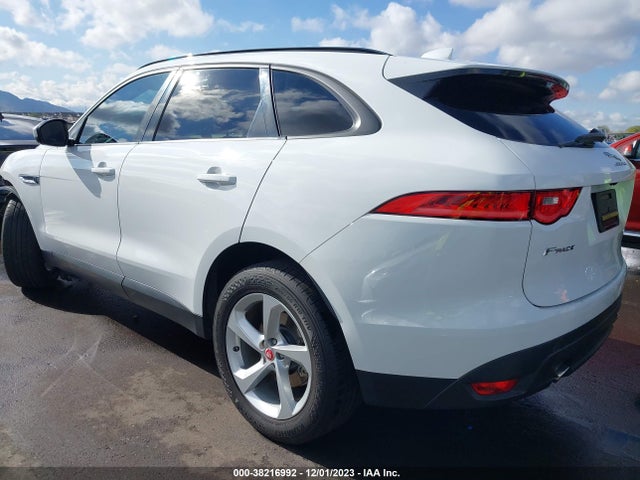 2018 JAGUAR F-PACE SADCJ2FXXJA257130 Photo 2