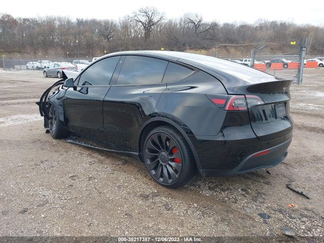 2023 TESLA MODEL Y 7SAYGDEF8PF750800 Photo 2