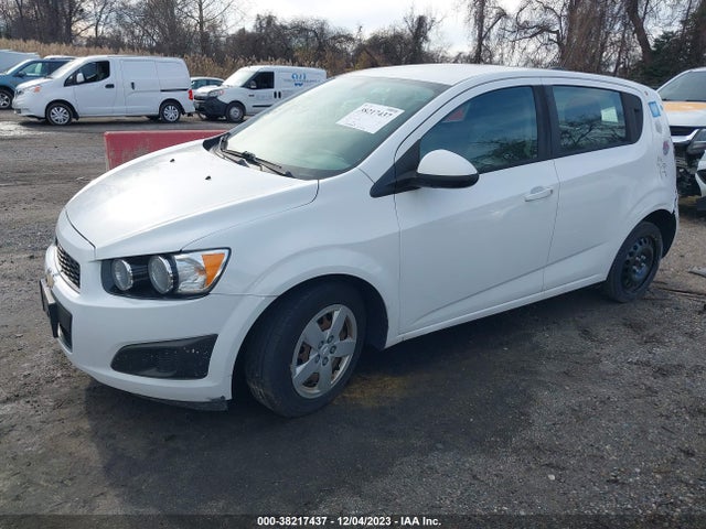 Chevrolet Sonic Ls Auto 2015 1G1JA6SGXF4185974 Image 2
