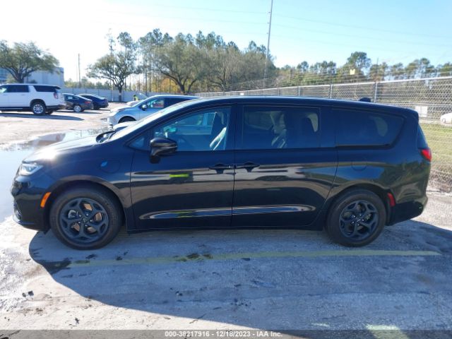 2C4RC1L79NR134807 Chrysler Pacifica Hybrid Touring L