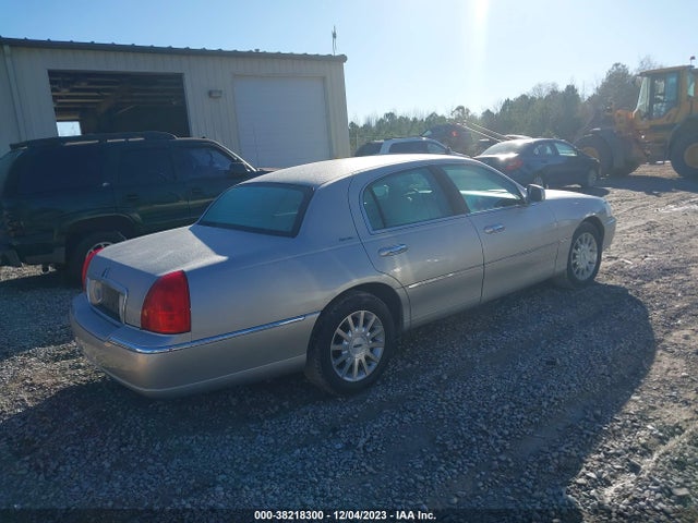 2007 LINCOLN TOWN CAR SIGNATURE VIN: 1LNHM81V17Y614563
