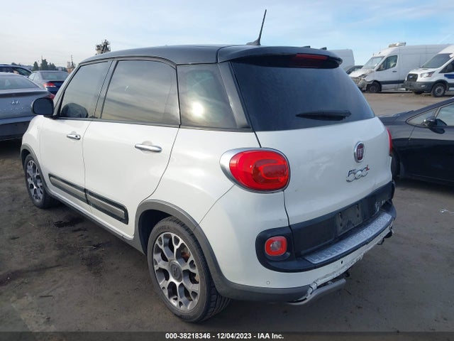 2014 FIAT 500L ZFBCFADH4EZ005757 Photo 2