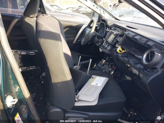 Toyota RAV4 LE 2018 JTMBFREV0JJ220671 Image 5