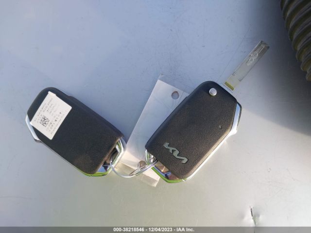KNDCP3LE1P5116760 KIA NIRO LX