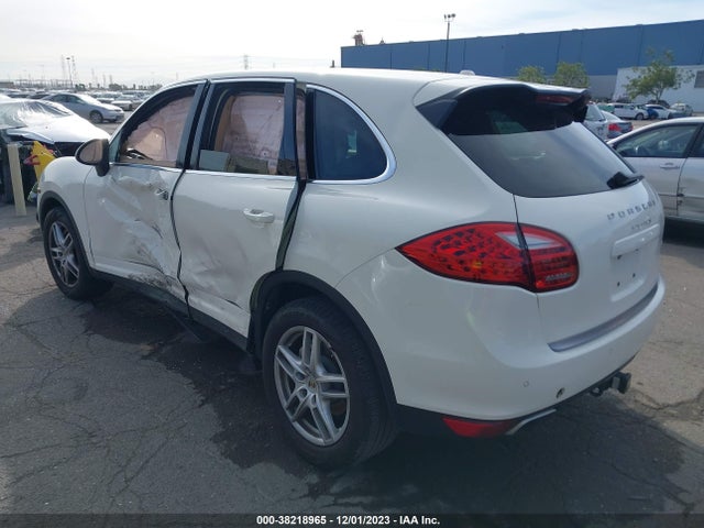 2011 PORSCHE CAYENNE WP1AB2A29BLA41995 Photo 2