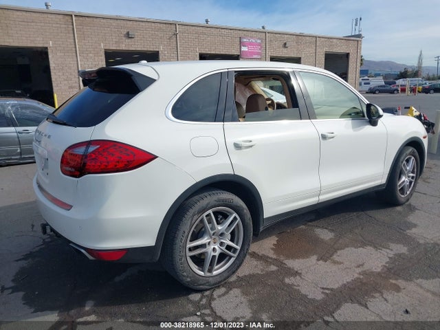 2011 PORSCHE CAYENNE WP1AB2A29BLA41995 Photo 3