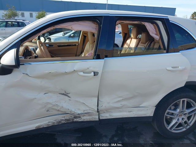 2011 PORSCHE CAYENNE WP1AB2A29BLA41995 Photo 5