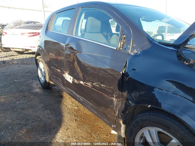 Chevrolet Sonic Lt Auto 2015 1G1JC6SH2F4101990 Image 6