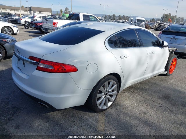 2011 JAGUAR XF SAJWA0GB0BLR97728 Photo 3