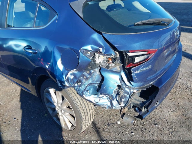 Mazda py 2017 3MZBN1M30HM137708 Image 18