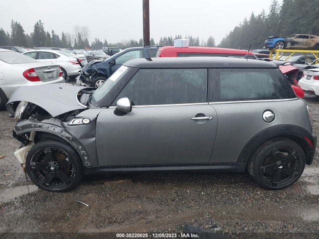 2007 MINI COOPER S VIN: WMWMF73577TV31332