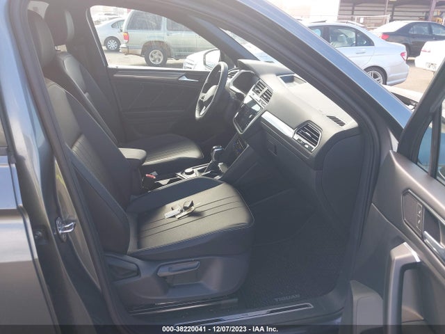 3VV8B7AX2PM023497 Volkswagen Tiguan 2.0t Se R-line Black