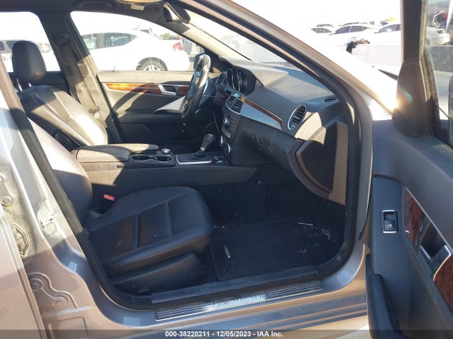 2014 MERCEDES-BENZ C 250 SPORT/LUXURY VIN: WDDGF4HB4EA953103