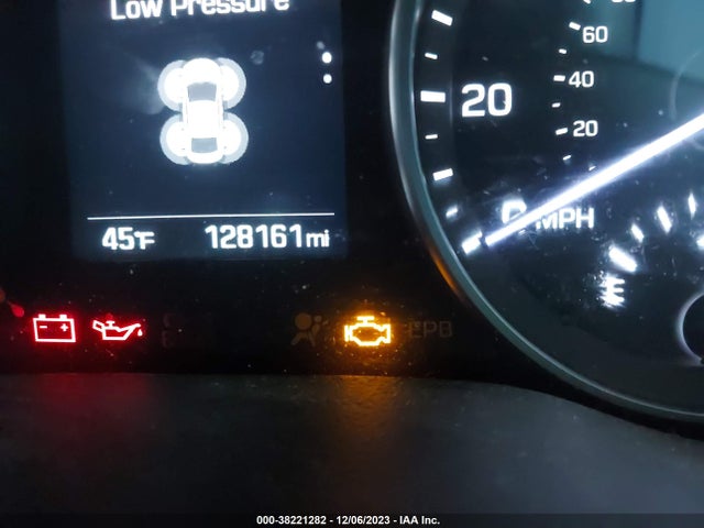 Hyundai Elantra Value Edition 2018 5NPD84LF7JH381576 Image 15