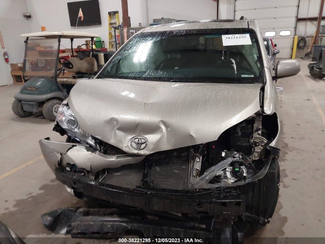 2015 TOYOTA SIENNA XLE 8 PASSENGER VIN: 5TDYK3DC4FS553551