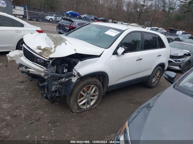 KIA SORENTO LX 2014 5XYKT3A65EG526517 Image 2