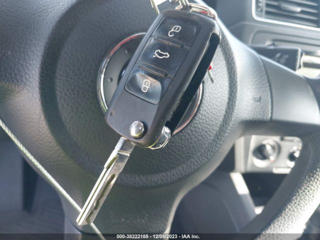3VW2K7AJ8EM328030 Volkswagen Jetta 2.0l S