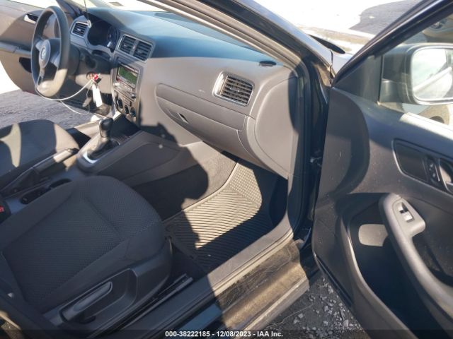 3VW2K7AJ8EM328030 Volkswagen Jetta 2.0l S