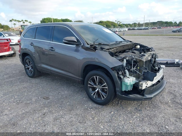 2018 TOYOTA HIGHLANDER LE PLUS VIN: 5TDZZRFH6JS242076