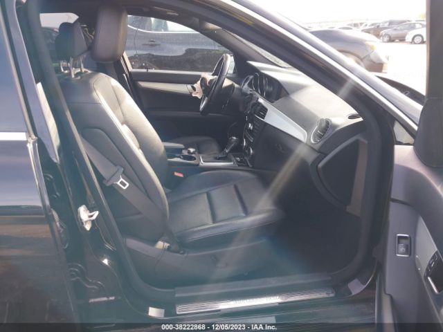 2013 MERCEDES-BENZ C-CLASS WDDGF4HBXDA770819 Photo 4