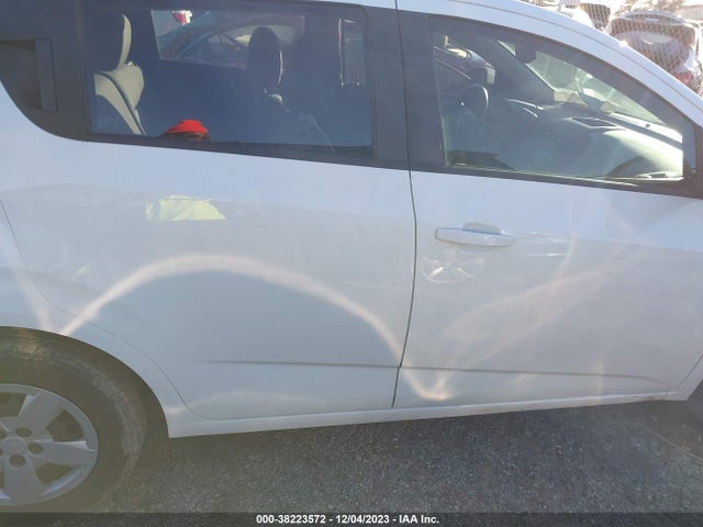 Chevrolet Sonic Ls Auto 2015 1G1JA6SGXF4185201 Image 13