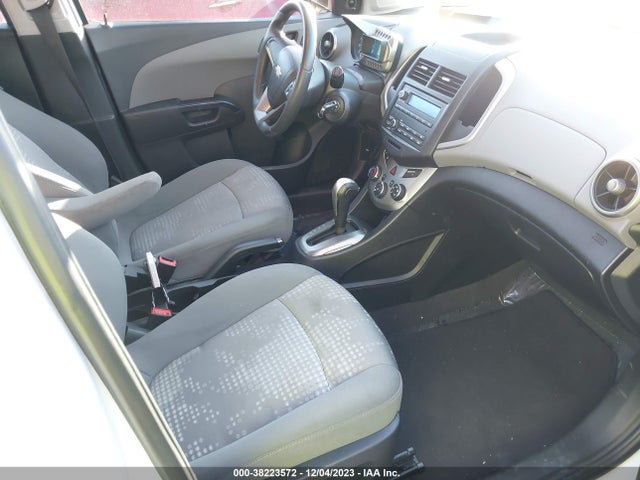 Chevrolet Sonic Ls Auto 2015 1G1JA6SGXF4185201 Image 5