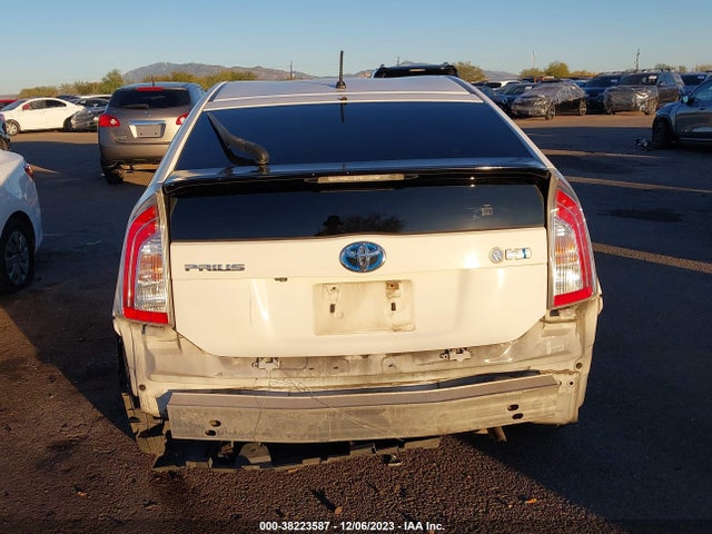 Toyota Prius Two 2015 JTDKN3DUXF1919872 Image 17