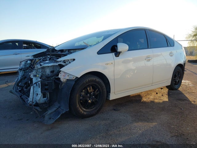Toyota Prius Two 2015 JTDKN3DUXF1919872 Image 2