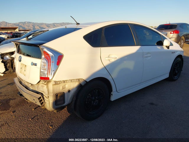 Toyota Prius Two 2015 JTDKN3DUXF1919872 Image 4