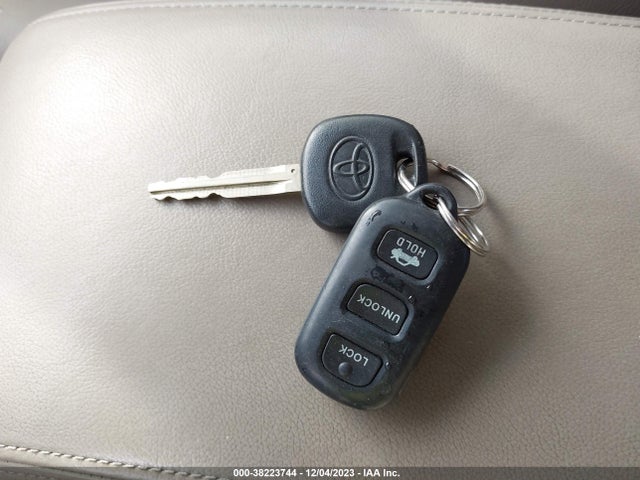 2005 TOYOTA CAMRY XLE V6 VIN: 4T1BF32KX5U093483