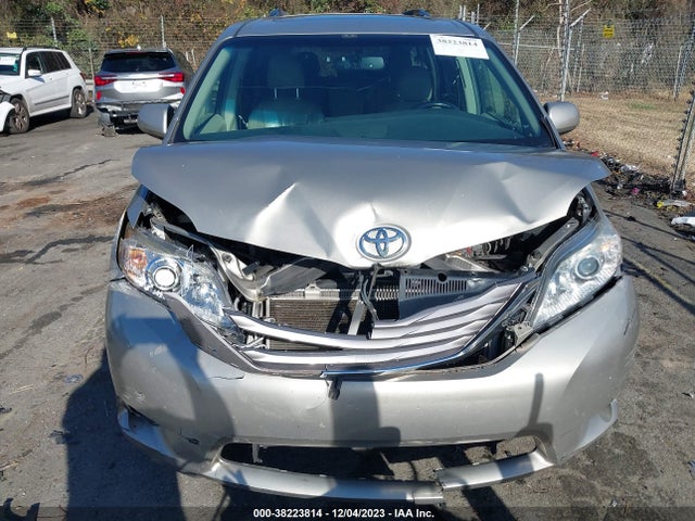 2017 TOYOTA SIENNA XLE 8 PASSENGER VIN: 5TDYZ3DCXHS883516