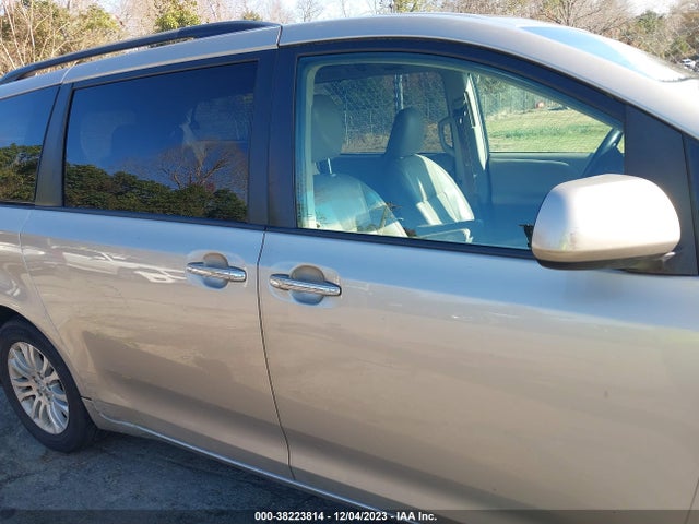 2017 TOYOTA SIENNA XLE 8 PASSENGER VIN: 5TDYZ3DCXHS883516