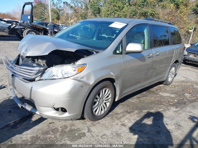 2017 TOYOTA SIENNA XLE 8 PASSENGER VIN: 5TDYZ3DCXHS883516